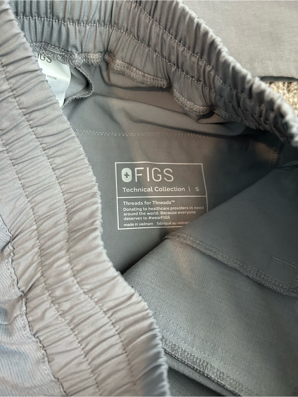 Figs Dark Space Gray Charlotte Jogger Scrub Pants & Casma Scrub Top Set - Picture 5 of 10
